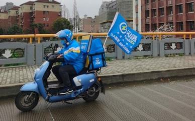 爱心传递 从受助者到奉献者，闪送员成为上海民生物资的“摆渡人”
