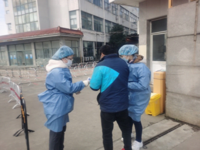 三八节特写 致敬全市住建系统抗疫一线最美的“巾帼英雄”与坚守岗位的外卖递送员